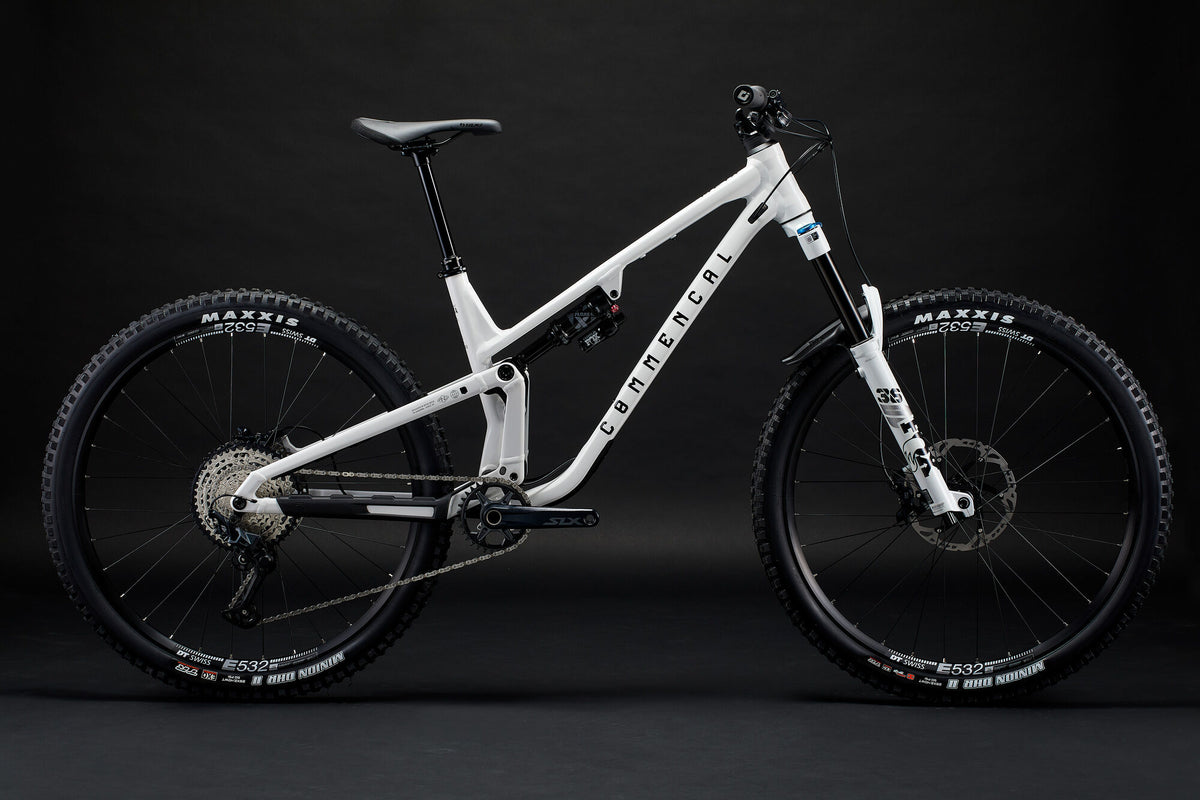 Commencal Meta V5 Essential Pure White